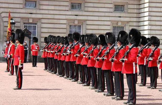 British Royal 3 Hour Walking Tour!
