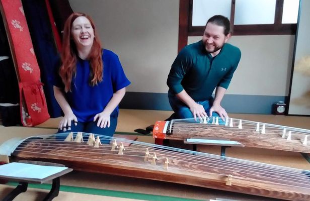 Learn the traditional instrument “Koto”