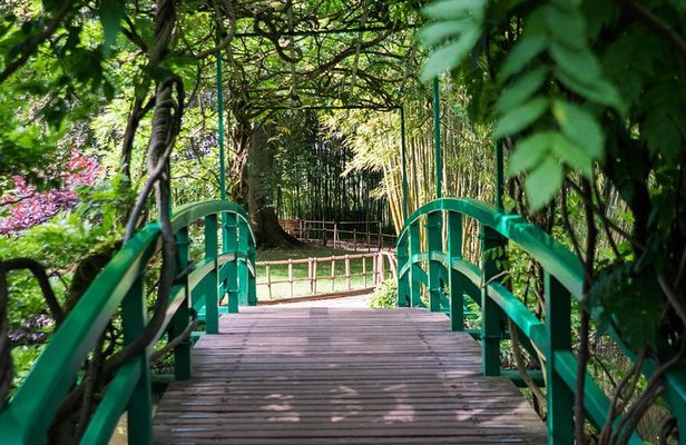 Giverny Small-Group Half Day Trip with Monet’s Gardens from Paris
