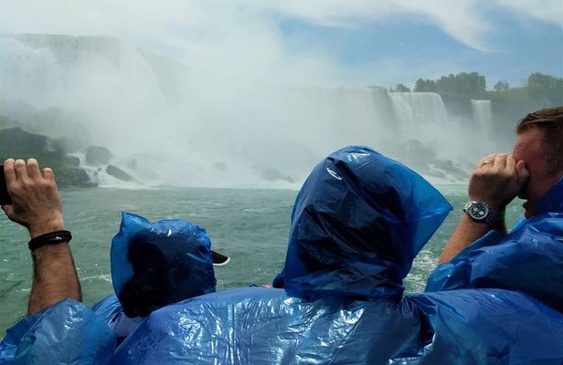 Niagara Falls in 1 Day: Tour of American and Canadian Sides