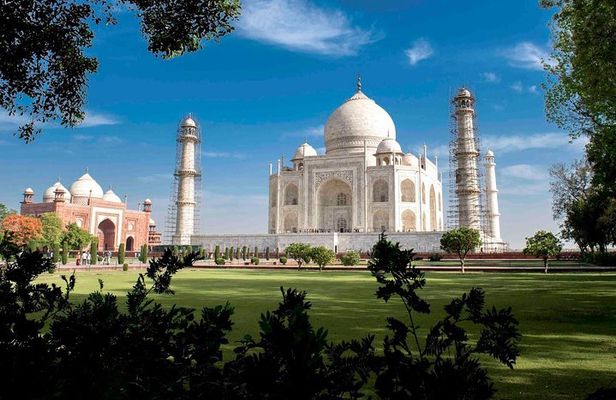 Enchanting Taj Mahal Same Day Tour by Gatiman Train From Delhi
