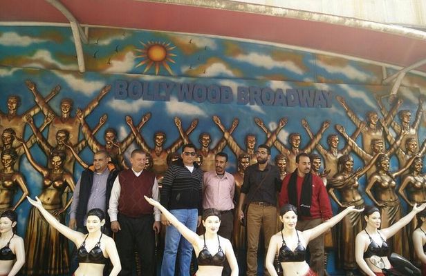 Full-Day Private Slum and Bollywood Tour with DANCE.