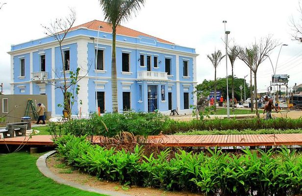 The center: Charm, Culture and Flavors