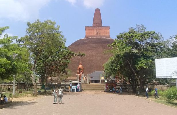 Day tour sigiriya to anuradhapura