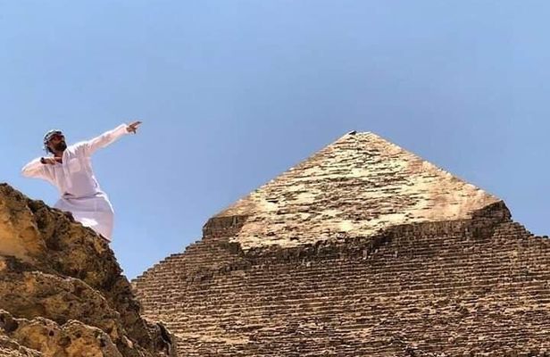 Private day tour to Giza Pyramids, Memphis and Saqqara .