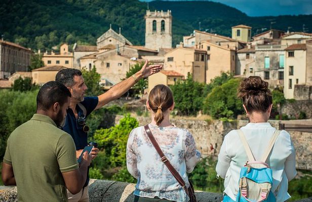 Medieval Three Villages Small Group Day Trip from Barcelona