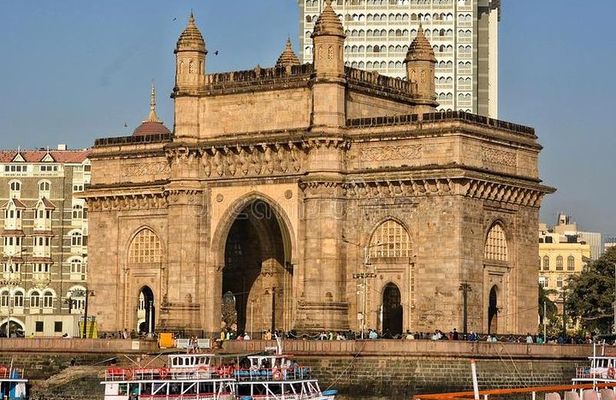 Mumbai: Private Day Tour Of Tajmahal With Car ,Entrance , Meal