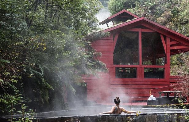 Trekking Mirador el volcano + Geometric hot springs