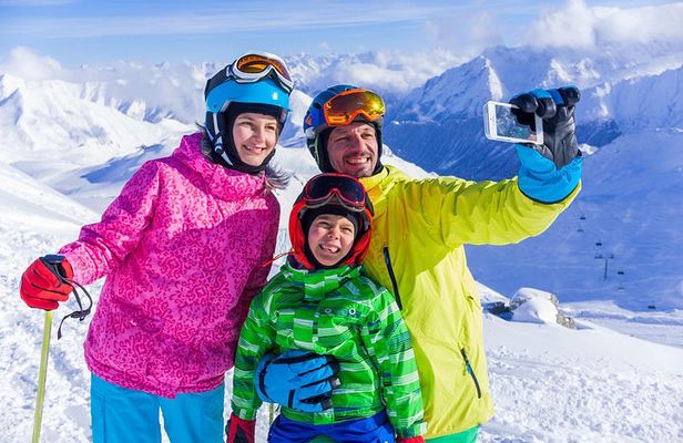 From Osaka: Hakodateyama Ski Resort Day Trip with Transport