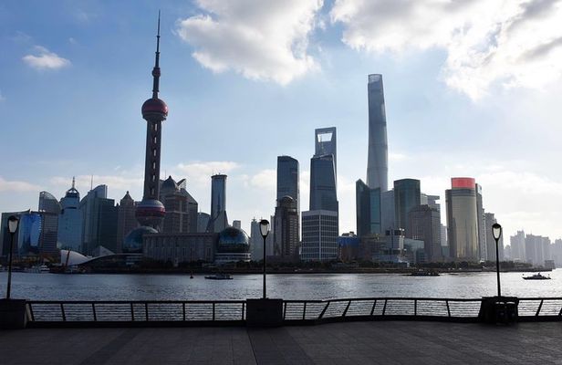 Shanghai Highlights and Zhujiajiao Water Town Private Day Tour