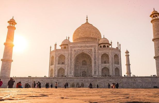 Sunrise Taj Mahal Private Day Trip from Delhi