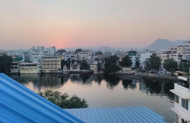 Udaipur Sightseeing Day Tour with Professional Guide