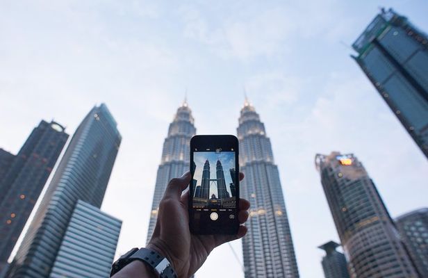 Petronas Twin Towers Skybridge and Kuala Lumpur City Tour