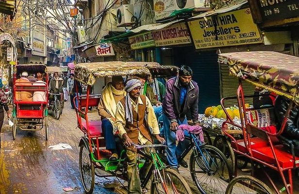 New Delhi and old Delhi guided Tour with Vikas