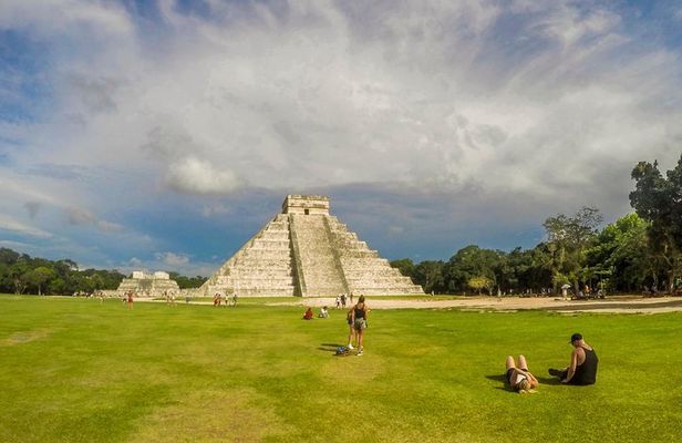 Chichen Itza & Ekbalam Tour From Playa del Carmen