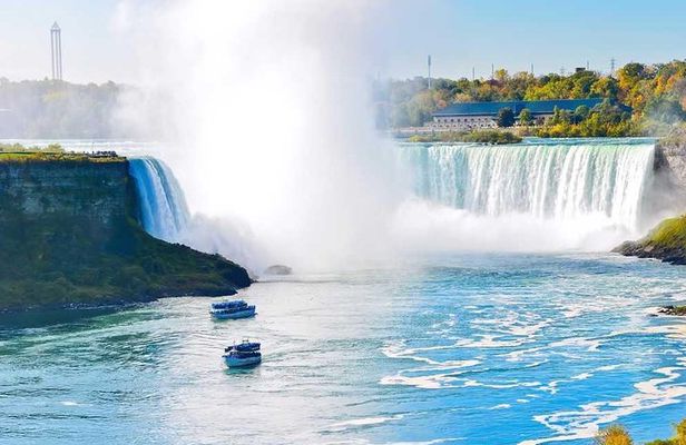 Tour of Niagara Falls with Cruise and Lunch from Toronto