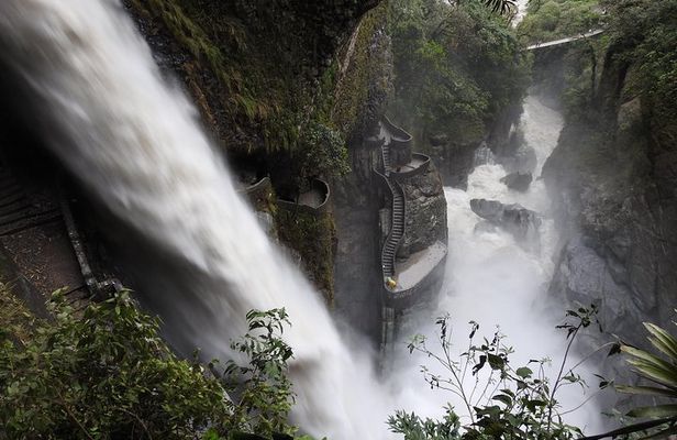 Andes and Amazon in 3 days: Cotopaxi, Quilotoa, Baños, Amazon
