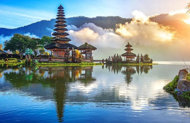 Ulun Danu tample and Tanah Lot sunset