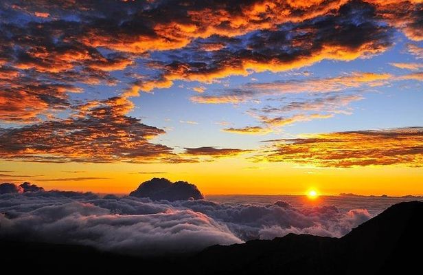 Haleakala Sunrise Spectacular: Legendary Views + Local Breakfast