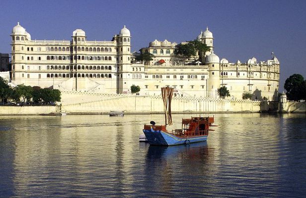 6 Days Golden Triangle Tour with Udaipur : Delhi, Agra and Jaipur
