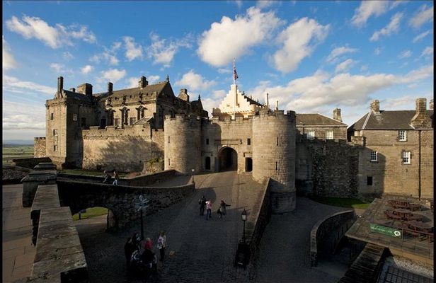 Stirling Castle and the Secrets of the Old Town Private Tour