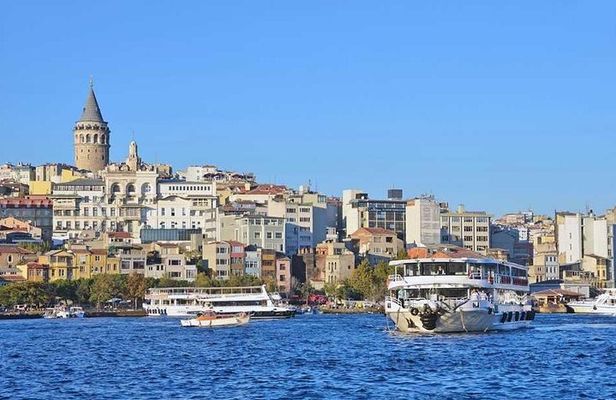 Visit 2 Continents on a Bosphorus Cruise Full-Day Istanbul Tour with Lunch