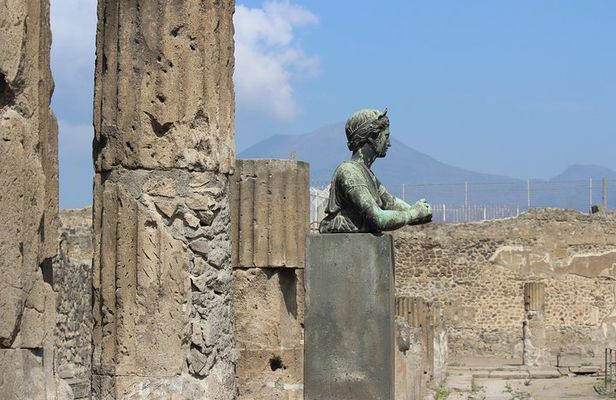  Excavations of Pompeii. Tourist guide and skip-the-line ticket