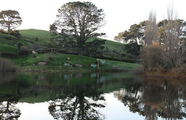 Hobbiton and Waitomo Caves from Auckland - Smaller Group
