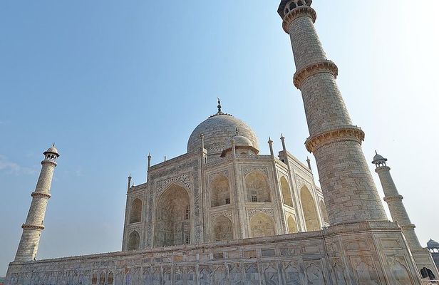 2 Days : Delhi Tour Combo with Taj Mahal Tour at Sunrise