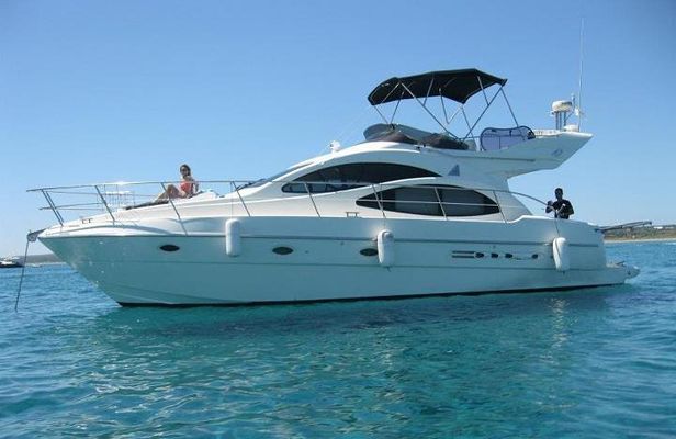 3-Hour 42' Azimut Private Yacht with Snacks & Open Bar.