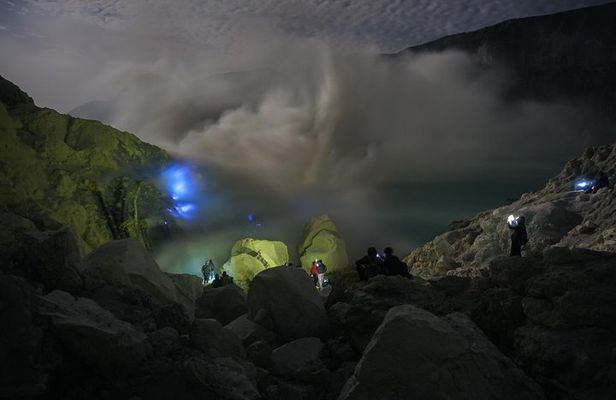 Ijen Crater Tour From Bali 1 Day