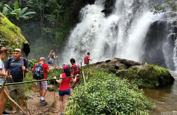 Doi Inthanon National park and 2 hours hiking with private tour
