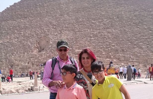 Best Day Tour to Giza Pyramids and Egyptian Museum from Cairo