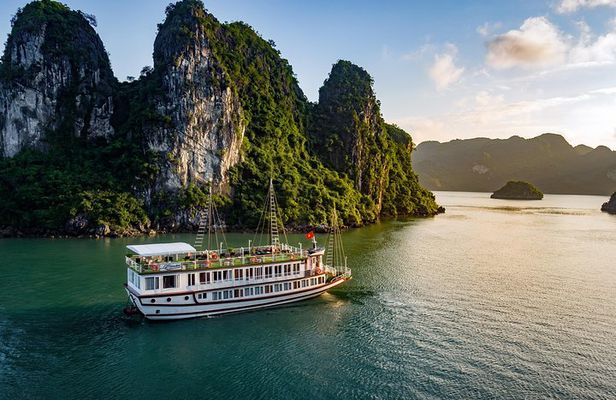 Fantastic Trip 5 Day Sapa - Ninh Binh and Halong Cruise
