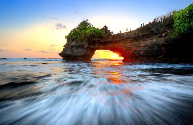 Tanah Lot Sunset Tour with Kecak Show and Dinner