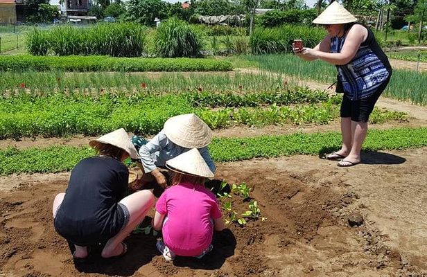 Hoi An Countryside Experience with 3 Villages & Basket Boat Ride