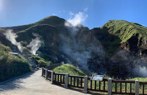 Private Yangmingshan Volcano Tour