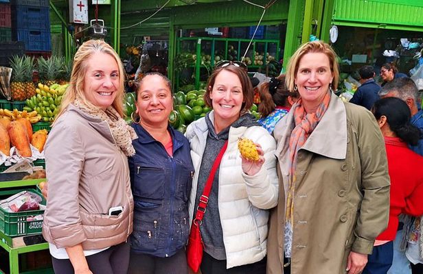 Private Bogota Offbeat Tour: Fruits, Cacao, Monserrate, Tejo, 8hr
