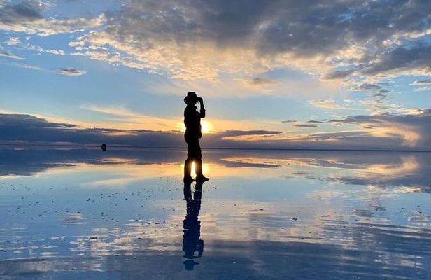 Private: Sunset and starlight tour in Uyuni salt flats.