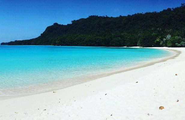 Full Day Santo Blue Hole, Champagne Beach, Million Dollar Point & Port Olry Tour