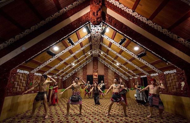 Private Tour - Hobbiton Movie Set & Te Puia (Rotorua)