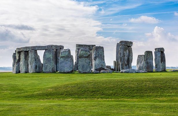 Stonehenge and Salisbury Cathedral Private Tour from Southampton