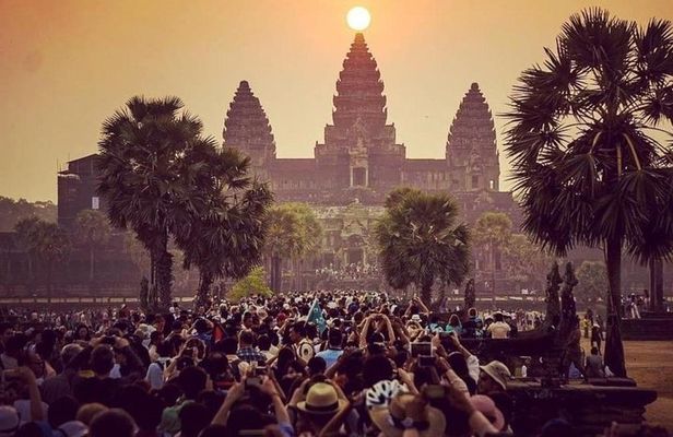 Sunrise at the Temples Angkor wat & Small Group Tour