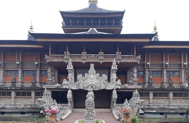 Private tour with lunch: Jakarta to miniature park of indonesia