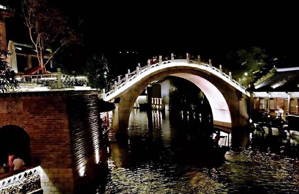 Private Sunset&Night Tour: Simatai Great Wall & Gubei Water Town