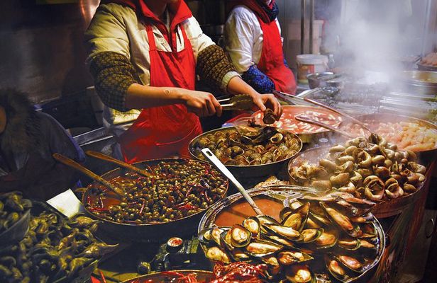 Famous Thai Street Food Tasting Experience!