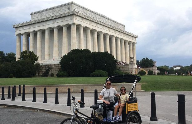 Essential Monuments & Memorials Tour