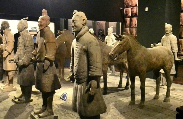 One Day Private Xian Tour to Terracotta Warriors with Airport Transfers