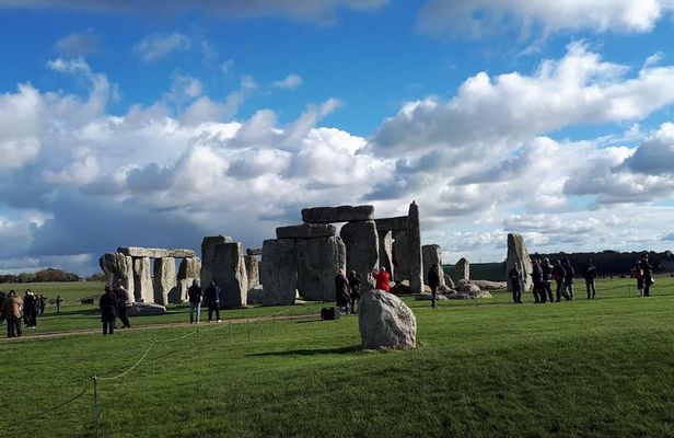 Stonehenge Shuttle Bus from London with Optional Fish & Chips