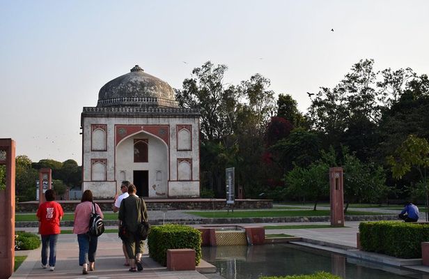 Delhi: Half Day Art, History & Architecture Tour with Coffee and Snack